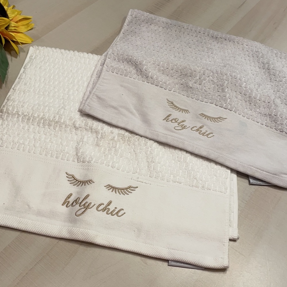 Deborah Connolly "HOLY CHIC" Eyelashes Towel Set